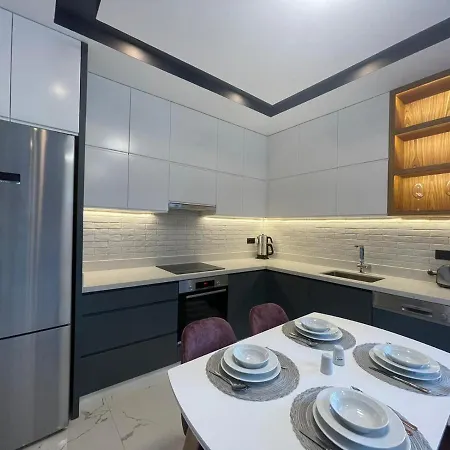 Square Light Apartment *